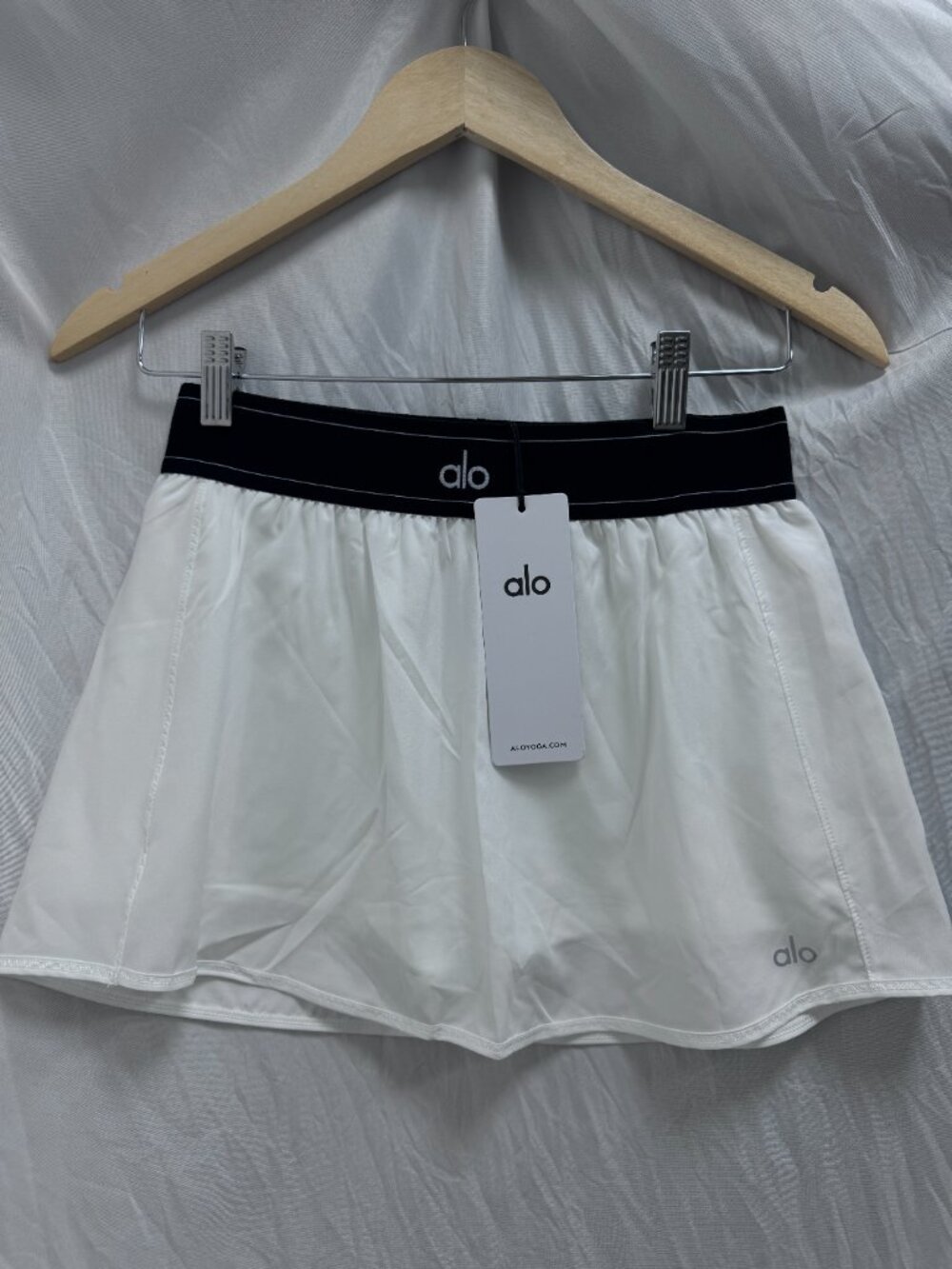 Alo Yoga Match Point Tennis Skirt White 🤾♀️ NWT Built In Shorts Pickleball ✨ - Picture 2 of 10